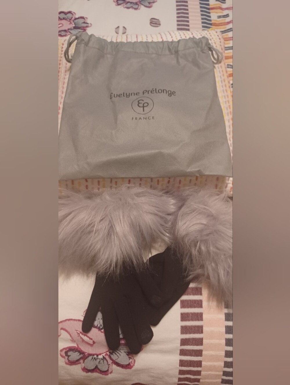 Evelyne Prelonge Fur-Trim Gloves in Black/Gray